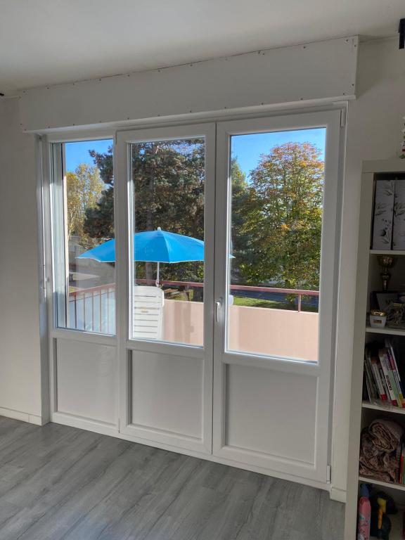 Fenêtres double ou triple vitrage à Rixheim, Cernay et Altkirch : que choisir pour mieux isoler sa maison ?